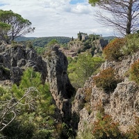 Photo de France - Le Cirque de Mourèze et le Lac du Salagou